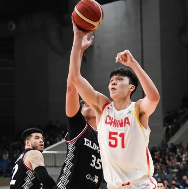 中国中锋杨瀚森闪耀 NBA 选秀,开拓者首轮摘下潜力新星