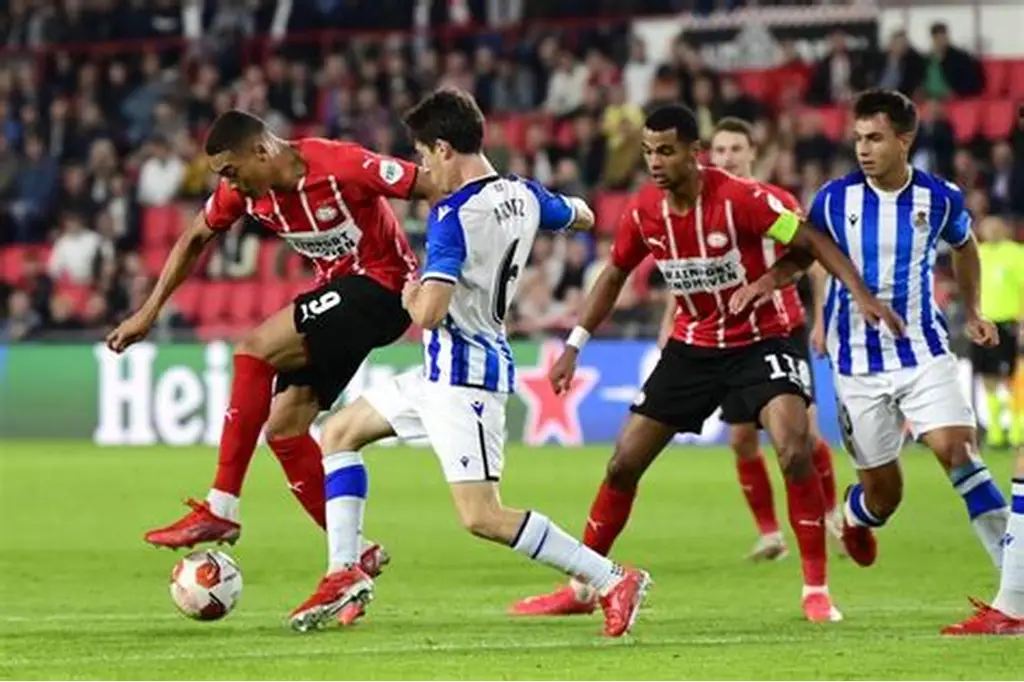 埃因霍溫：歐冠賽場上的橙色風暴逆襲